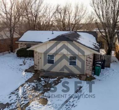 Main picture of 4825 S Fairmont Ave