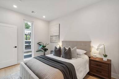 Main picture of 6910 Ridge Ave