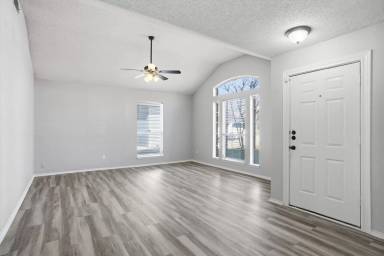 Main picture of 5713 Sea Breeze Ln