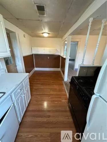 Main picture of 491 1/2 E 2nd St