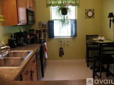 Main picture of 1048 W Foxcroft Dr