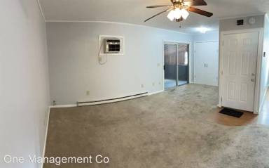 Main picture of 13 1/2 E Coshocton St