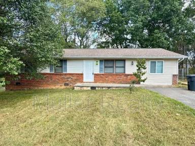 Main picture of 7401 Meadowbrook Cir