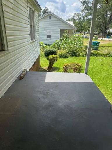 Main picture of 221 Sloan Ave