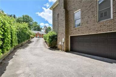 Main picture of 8903 Carroll Manor Dr