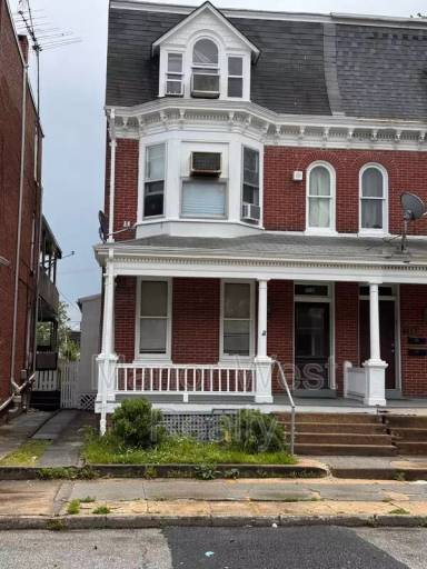 Main picture of 710-12 Pennsylvania Ave