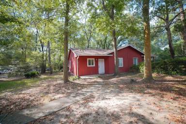 Main picture of 2739 W Tharpe St