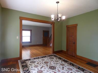 Main picture of 326 E 2nd St
