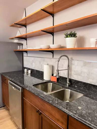 Main picture of 335 Saint John St