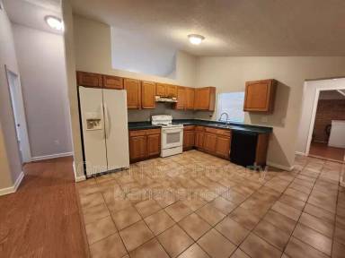 Main picture of 10906 Regency Dr
