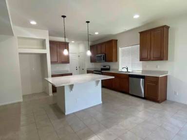 Main picture of 5537 Walden St