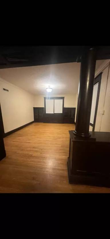Main picture of 325 W Charles St