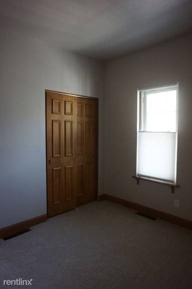 Main picture of 2440 S Wentworth Ave