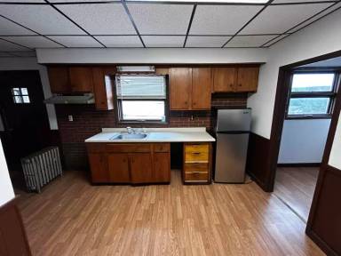 Main picture of 574 Main St