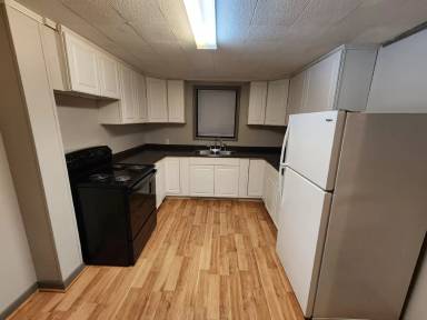 Main picture of 477 W 6th St