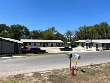 Main picture of 215 Price Ln