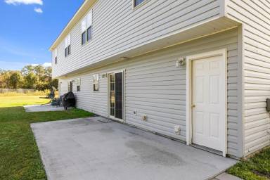 Main picture of 103 E Coopers Ct