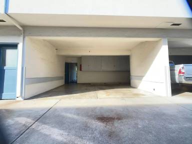 Main picture of 360 W Olive Ave