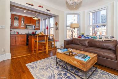Main picture of 261 Beacon St
