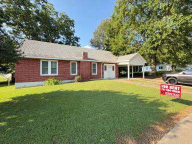 Main picture of 239 E Main St