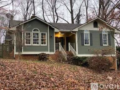 Main picture of 687 Victorian Ct