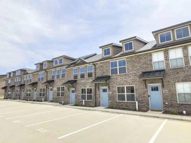 Main picture of Henry Place Blvd