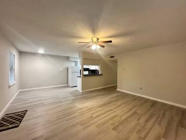 Main picture of 1016 E Walker St