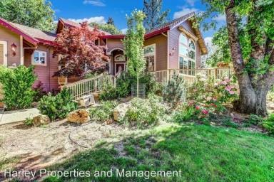 Main picture of 17424 Airport Ave
