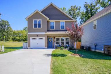 Main picture of 9 Windham Ln