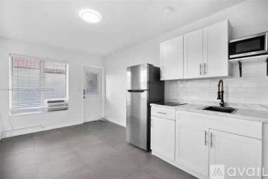 Main picture of 2822 Pine Tree Dr