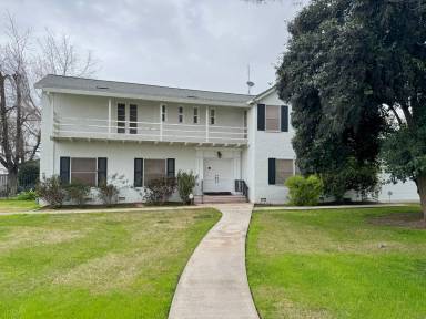Main picture of 5164 E Childs Ave