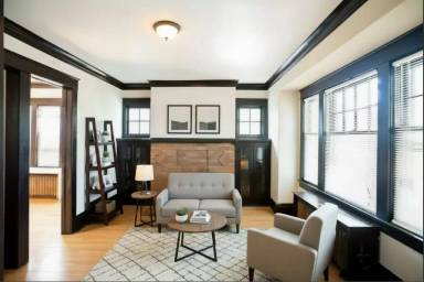 Main picture of 1802 E Linnwood Ave