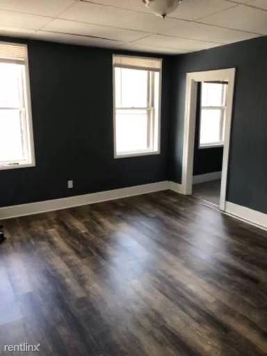 Main picture of 240 4th St