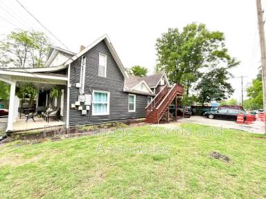 Main picture of 122 W Pine St