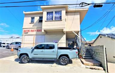 Main picture of 1307 N La Brea Ave