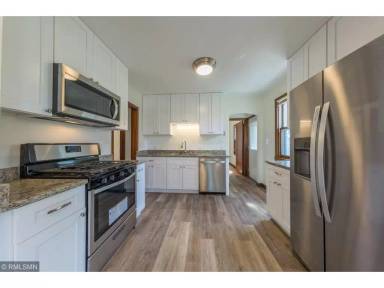 Main picture of 950 County Road D E