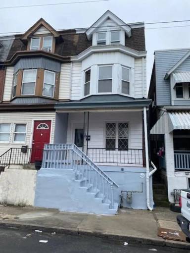 Main picture of 718 W Whitehall St