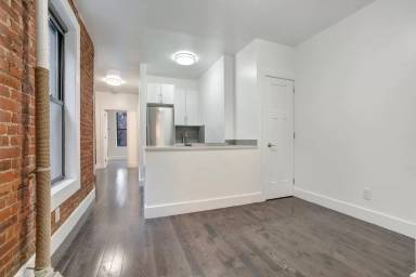 Main picture of 364 W 51st St