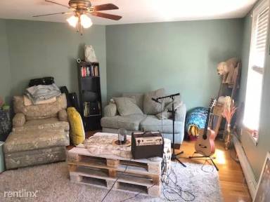 Main picture of 656 E 2nd St