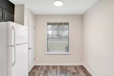 Main picture of 1382 Fairchild St