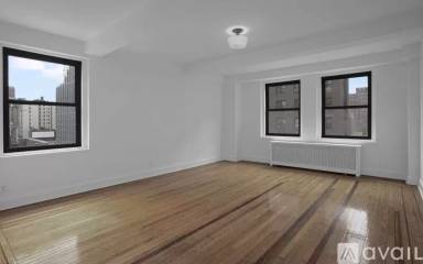 Main picture of 270 W 72nd St