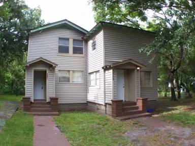Main picture of 2943 Thomas St