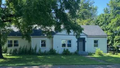 Main picture of 1102 Ewing Blvd