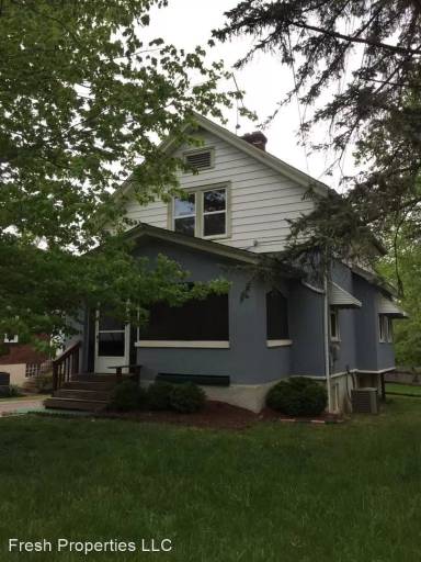 Main picture of 5912 Woodmont Ave