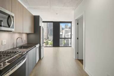 Main picture of 221 W Polk St