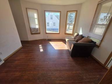 Main picture of 445 N Plum St