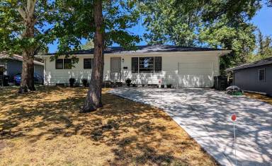 Main picture of 1738 W 20th St