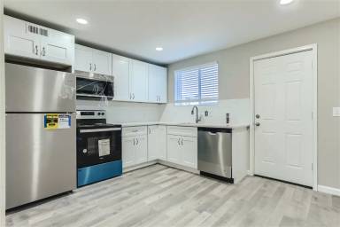 Main picture of 2545 Kenton St