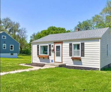 Main picture of 3802 Maple St