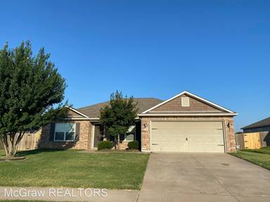 Main picture of 7212 S Gardenia Ave